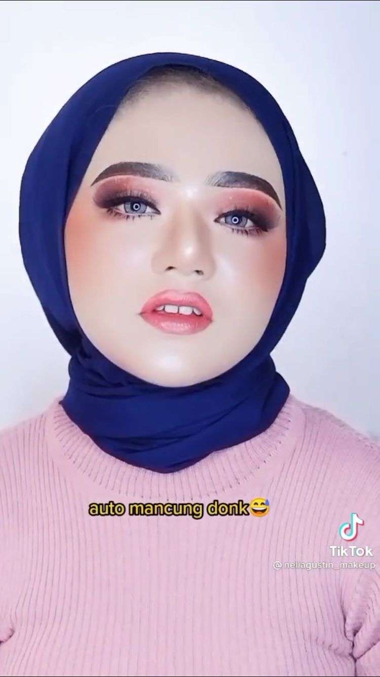 Viral Cewek Berjerawat Minta Dirias MUA Mirip Selebgram Terkenal, Hasilnya Keren Abis!