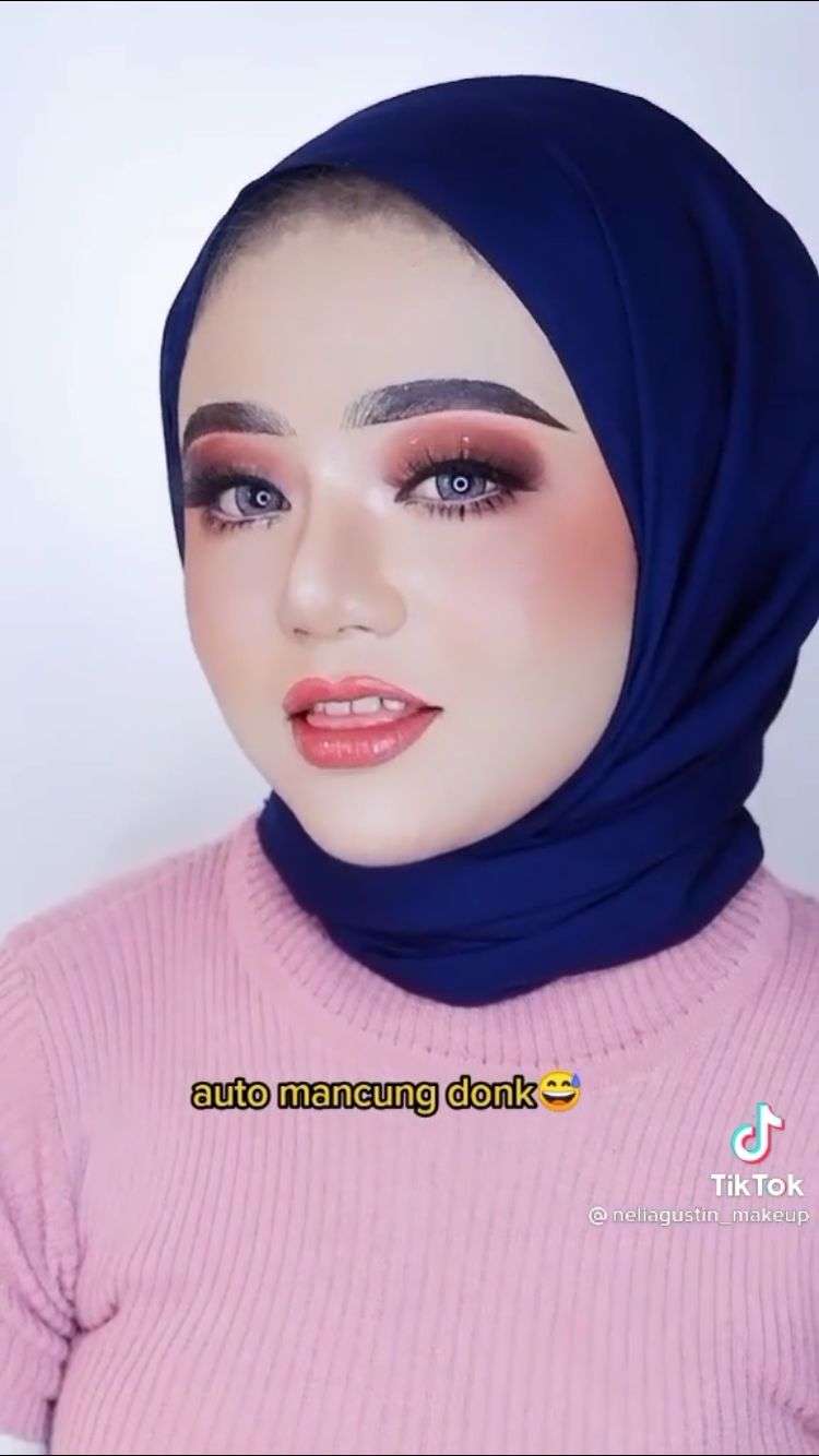 Viral Cewek Berjerawat Minta Dirias MUA Mirip Selebgram Terkenal, Hasilnya Keren Abis!
