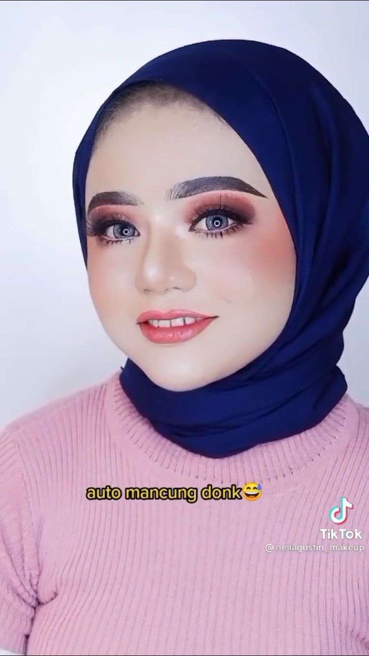 Viral Cewek Berjerawat Minta Dirias MUA Mirip Selebgram Terkenal, Hasilnya Keren Abis!