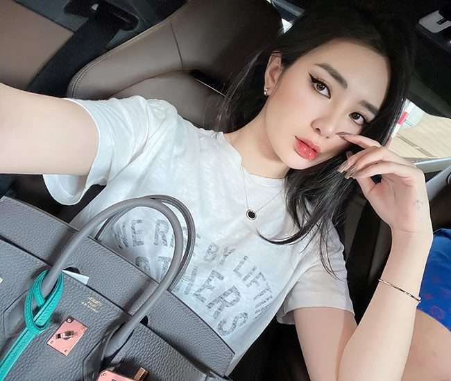 Foto Cuci Piringnya Viral, Nasib Wanita Cantik Ini Berubah Drastis, Lihat 7 Potretnya!