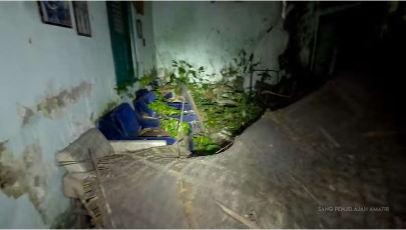 10 Potret Rumah Eks Jenderal Polri Terbengkalai 40 Tahun, Banyak Sisa-Sisa Militer, Ngeri Banget!