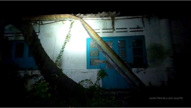 10 Potret Rumah Eks Jenderal Polri Terbengkalai 40 Tahun, Banyak Sisa-Sisa Militer, Ngeri Banget!