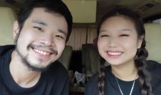 Potret Sisca Kohl Pertama Kali Makan di Warteg, Langsung Borong dan Bayar Pakai Uang Segepok!