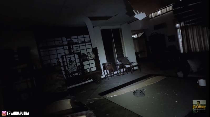 10 Potret Rumah Miliarder Terbengkalai 15 Tahun, Tinggalkan Barang Antik & 2 Mobil Mewah 