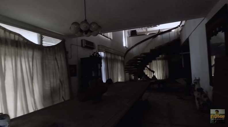 10 Potret Rumah Miliarder Terbengkalai 15 Tahun, Tinggalkan Barang Antik & 2 Mobil Mewah 