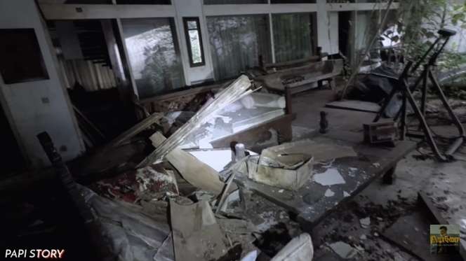 10 Potret Rumah Miliarder Terbengkalai 15 Tahun, Tinggalkan Barang Antik & 2 Mobil Mewah 