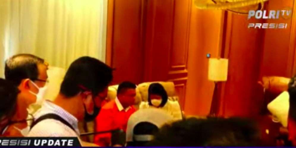 Potret Ferdy Sambo dan Putri Candrawathi Bertemu Pertama Kali usai Jadi Tersangka, Keduanya Sempat Berpelukan