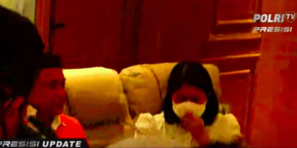 Potret Ferdy Sambo dan Putri Candrawathi Bertemu Pertama Kali usai Jadi Tersangka, Keduanya Sempat Berpelukan