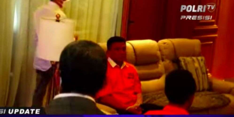 Potret Ferdy Sambo dan Putri Candrawathi Bertemu Pertama Kali usai Jadi Tersangka, Keduanya Sempat Berpelukan