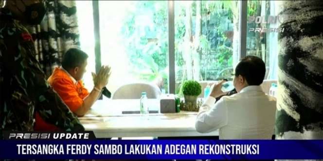 Potret Ferdy Sambo Memakai Baju Tahanan, Tangannya Diborgol Kabel Tis