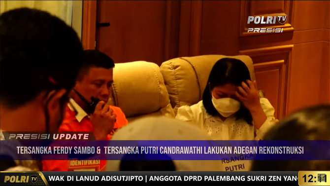 Potret Kemesraan Ferdy Sambo dan Putri Saat Rekonstruksi, Peluk dan Cium Untuk Saling Menenangkan!