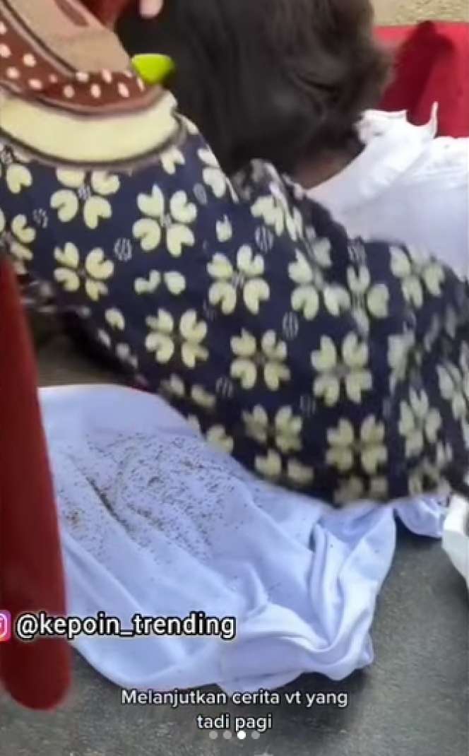 Viral Siswa SD Ngeluh Kepala Gatal, Ibu Guru Syok Saat Buka Kerudungnya, Ada Ribuan Kutu Bikin Merinding!