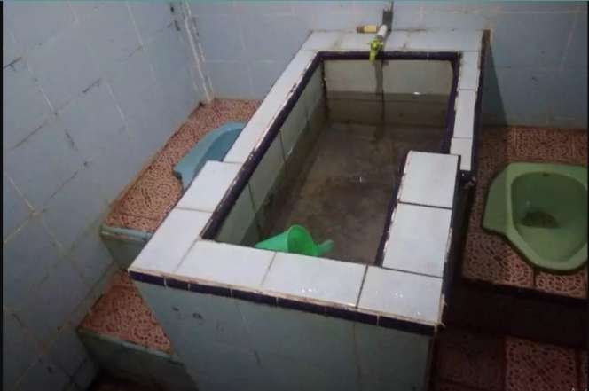 10 Potret WC Jongkok Nyeleneh, Desainnya Bikin Mikir Dua Kali!