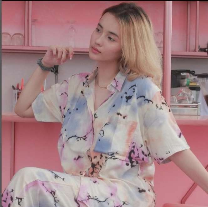 Fakta-fakta Mengejutkan Regina Preman Pensiun 6 di Kehidupan Nyata, Aspri ke-15 Hotman Paris yang Cantik Banget!