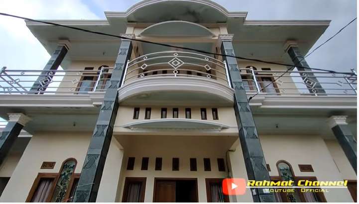Potret Rumah Mewah TKI Arab Saudi, Bak Istana Megah di Tengah Kampung!