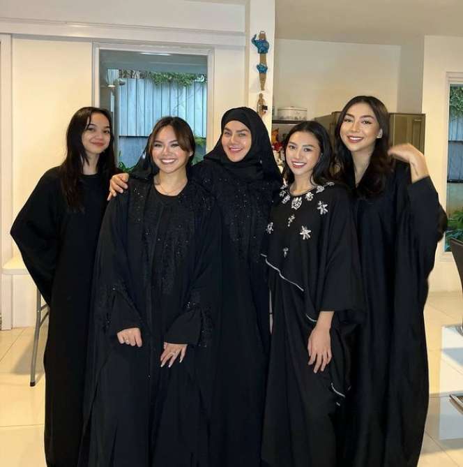 Potret Shabina Mecca Anak Bungsu Sarita Abdul Mukti, Punya Kaki Jenjang Bak Model!