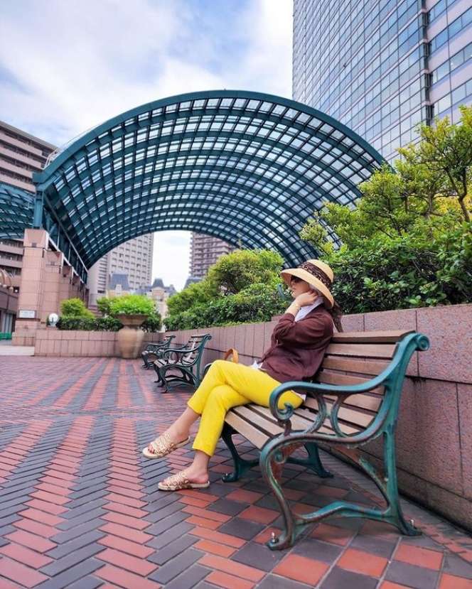 Potret Koleksi Sandal Branded Mahal Syahrini Selama di Jepang, Ada yang Modelnya Bikin Melongo!