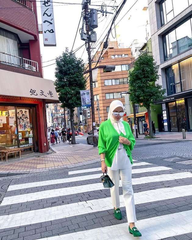 Potret Koleksi Sandal Branded Mahal Syahrini Selama di Jepang, Ada yang Modelnya Bikin Melongo!