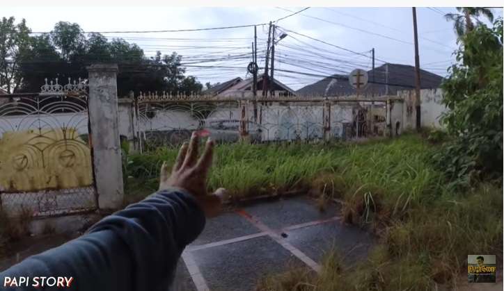 Potret Rumah Mewah Terbengkalai, Jadi Saksi Bisu Cinta Segitiga Sang Pemilik dan Babysitter!