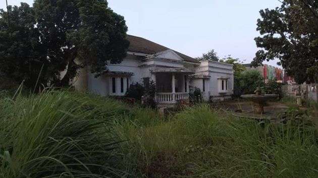 Sederet Rumah Artis Dibiarkan Terbengkalai, Rumah Suzzanna Banyak Bertebaran Bunga Melati 