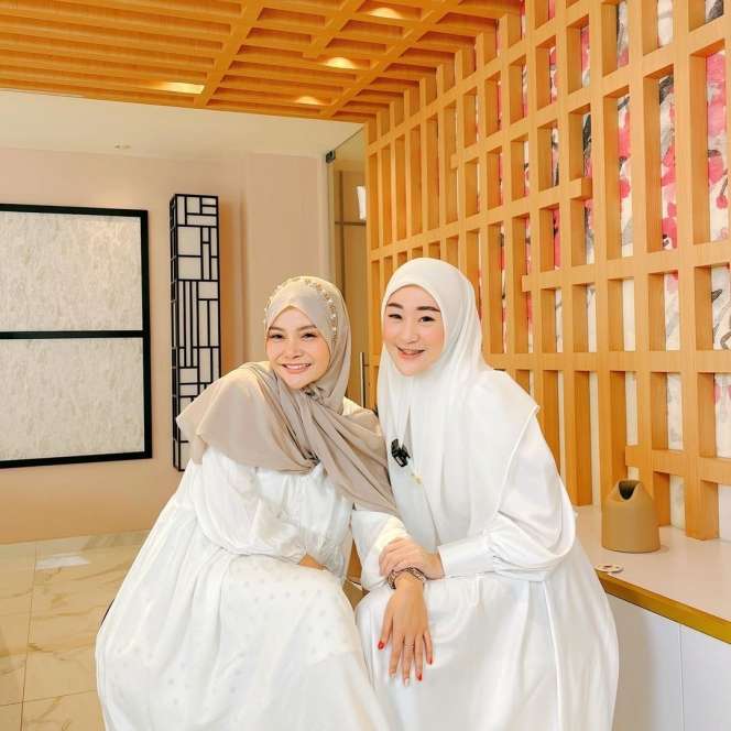 Potret Mawar AFI Berbusana Syari saat Umroh Bikin Pangling