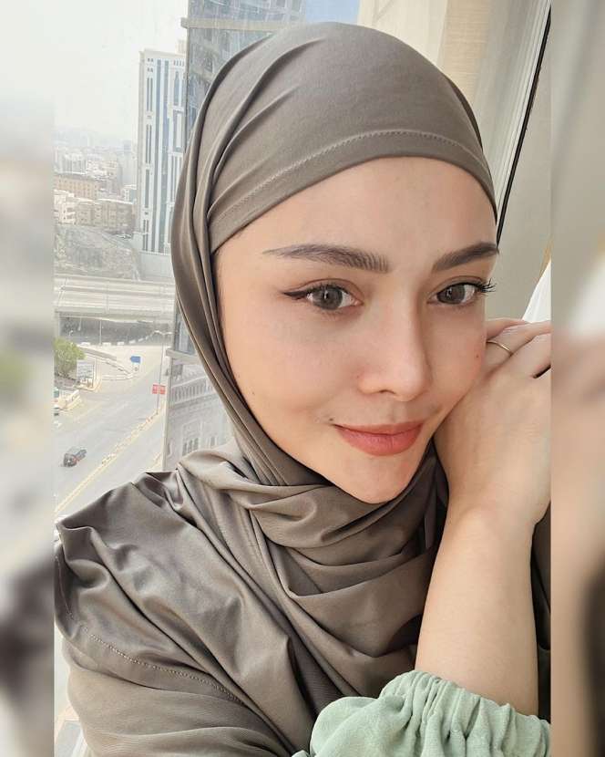 Potret Mawar AFI Berbusana Syari saat Umroh Bikin Pangling