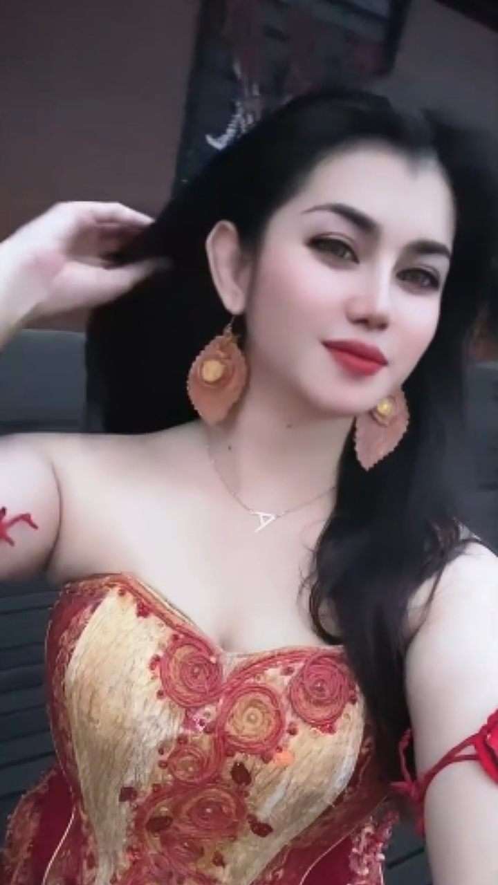 Potret Kecantikan Gadis Dayak yang Bikin Heboh Sosmed