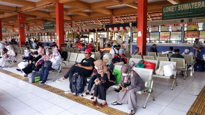 FOTO: Harga BBM Naik, Tiket Bus di Terminal Kampung Rambutan Ikutan Naik