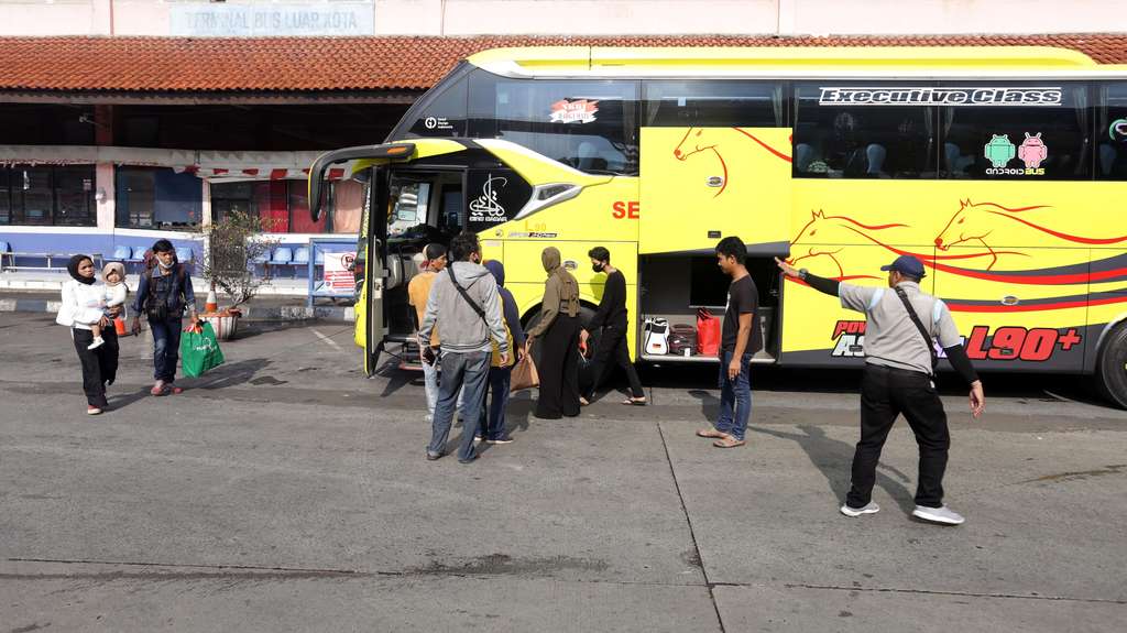 FOTO: Harga BBM Naik, Tiket Bus di Terminal Kampung Rambutan Ikutan Naik