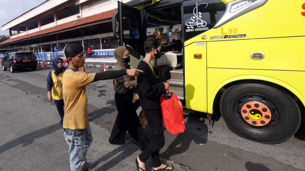FOTO: Harga BBM Naik, Tiket Bus di Terminal Kampung Rambutan Ikutan Naik