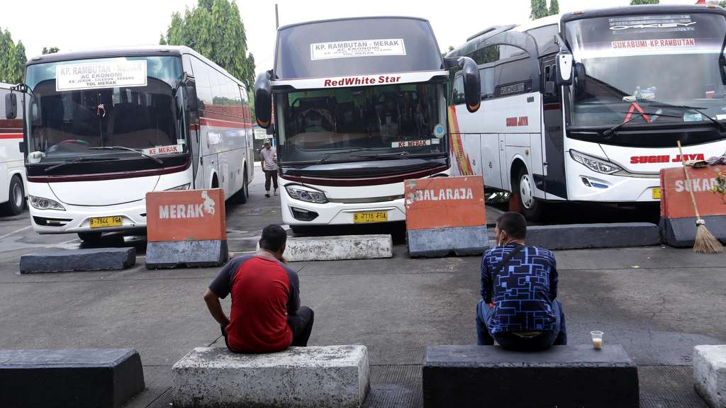 FOTO: Harga BBM Naik, Tiket Bus di Terminal Kampung Rambutan Ikutan Naik