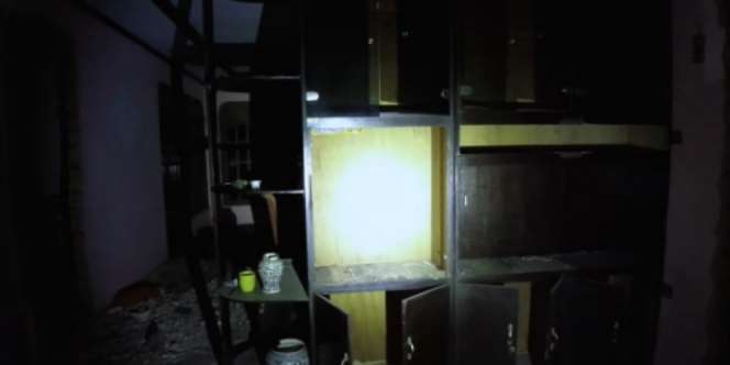 Potret Rumah Terbengkalai di Depok, Ditemukan Barang-barang Antik