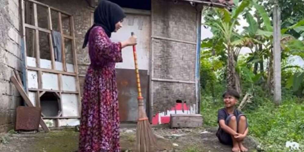 Potret Perbandingan Rumah Abah Lala VS Farel Prayoga 'Ojo Dibandingke'