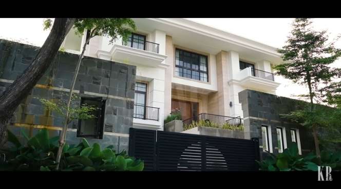 8 Potret Mewahnya Rumah Jejouw Si Penjual Baju Bekas, Ada Lapangan Golf, Dijuluki Sultan Ancol!