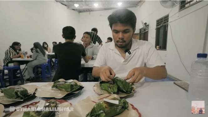 8 Potret Warung Nasi Bakar Melati JKT48 di Teras Rumah, Pakai Gerobak Kecil!