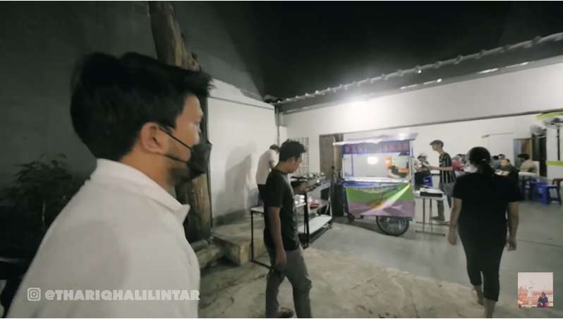 8 Potret Warung Nasi Bakar Melati JKT48 di Teras Rumah, Pakai Gerobak Kecil!