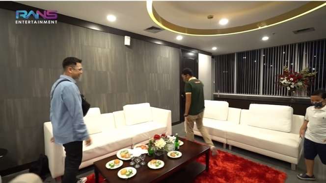 8 Potret Ruang Kerja Sandiaga Uno yang Super Mewah, Nagita Slavina Sampai Bengong!