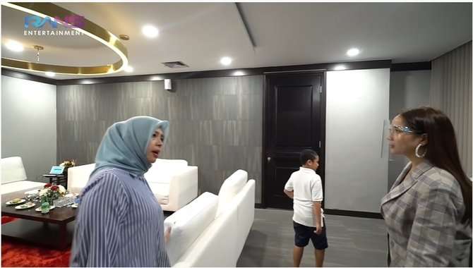 8 Potret Ruang Kerja Sandiaga Uno yang Super Mewah, Nagita Slavina Sampai Bengong!