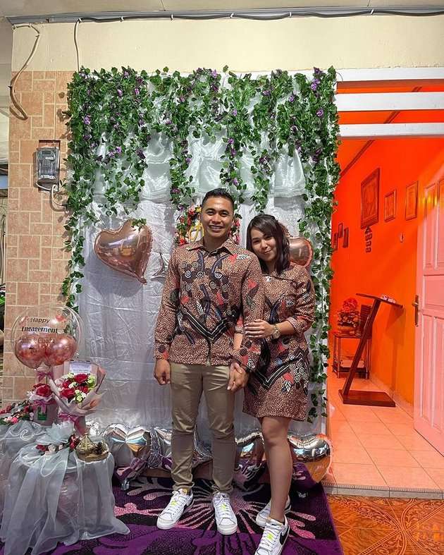 Potret Claudia Pacar Aprilio Manganang Pakai Baju Persit, Ditegur Roknya Terlalu Pendek