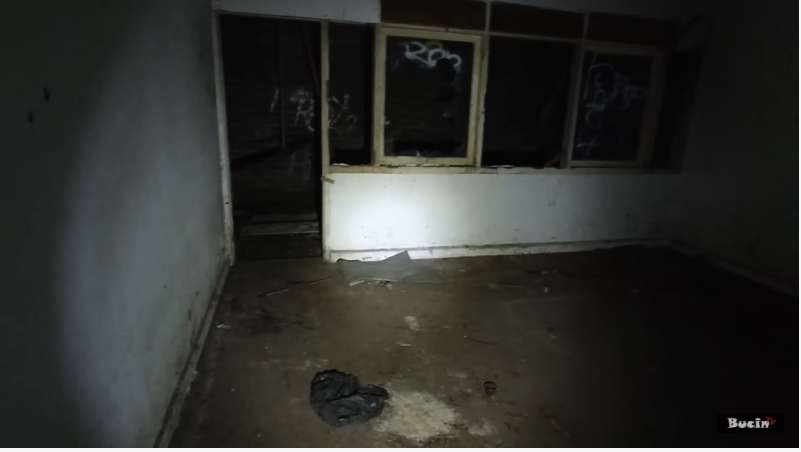 10 Rumah Mama Lauren `Peramal Kiamat 2012` yang Terbengkalai 12 Tahun, Mengerikan Bak Istana Hantu!