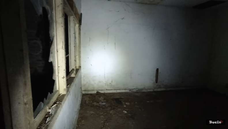 10 Rumah Mama Lauren `Peramal Kiamat 2012` yang Terbengkalai 12 Tahun, Mengerikan Bak Istana Hantu!