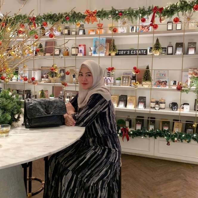 Zumi Zola Bebas dari Bui, Sherrin Tharia Sang Mantan Istri Kembali Disorot, Kini Jualan Kue