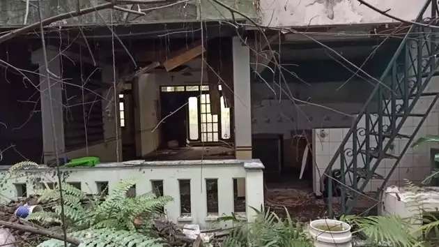 10 Potret Rumah Penyanyi Cilik Maissy `Cilubaaa` yang Terbengkalai 8 Tahun, Dalamnya Penuh Mainan Aneh!