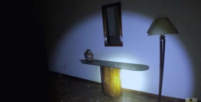 9 Potret Rumah Terbengkalai Bekas Pembunuhan Berantai, Tinggalkan Bercak Hingga Tembakan Peluru!