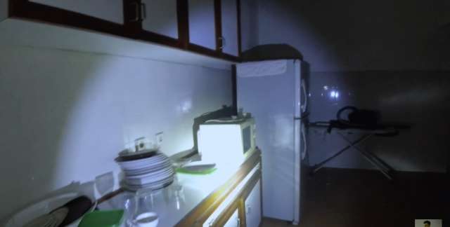 9 Potret Rumah Terbengkalai Bekas Pembunuhan Berantai, Tinggalkan Bercak Hingga Tembakan Peluru!