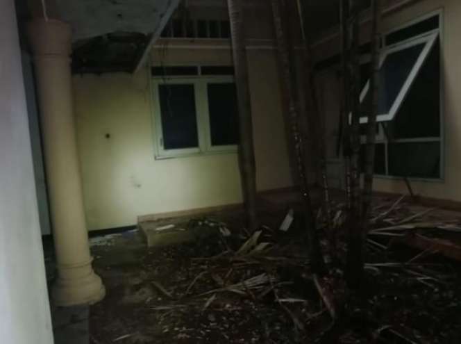 10 Adu Ngeri Rumah Terbengkalai Milik Suzanna VS Farida Pasha ‘Mak Lampir`, Ada Kisah Mistis!
