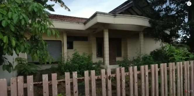 10 Adu Ngeri Rumah Terbengkalai Milik Suzanna VS Farida Pasha ‘Mak Lampir`, Ada Kisah Mistis!