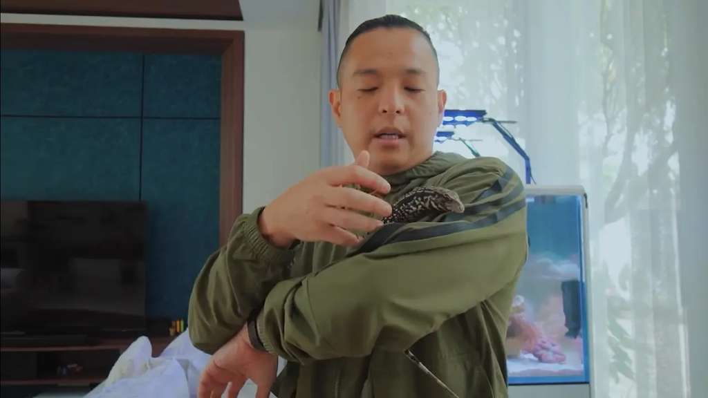 10 Adu Perbandingan Rumah Raditya Dika VS Ernest Prakasa, Beda Jauh, Mana Lebih Tajir?