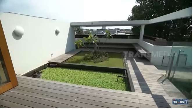 10 Potret Rumah Konglomerat Apriliana Lim yang Mewah, Kolam Renangnya Bak Sungai Amazon!
