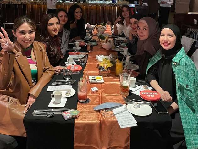 Potret Ultah Ayu Dewi Bareng Geng Seleb Sultan, Bentuk Kuenya Curi Perhatian!